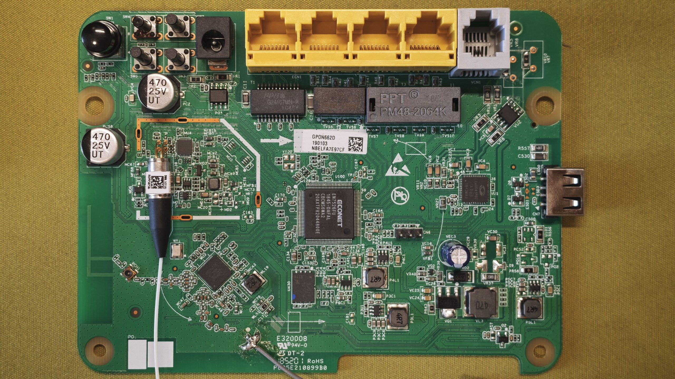 G-140W-MD 主板正面全貌:主控 SoC、无线芯片、SPI NAND 存储与网口区域,TTL 串口排针位于板边