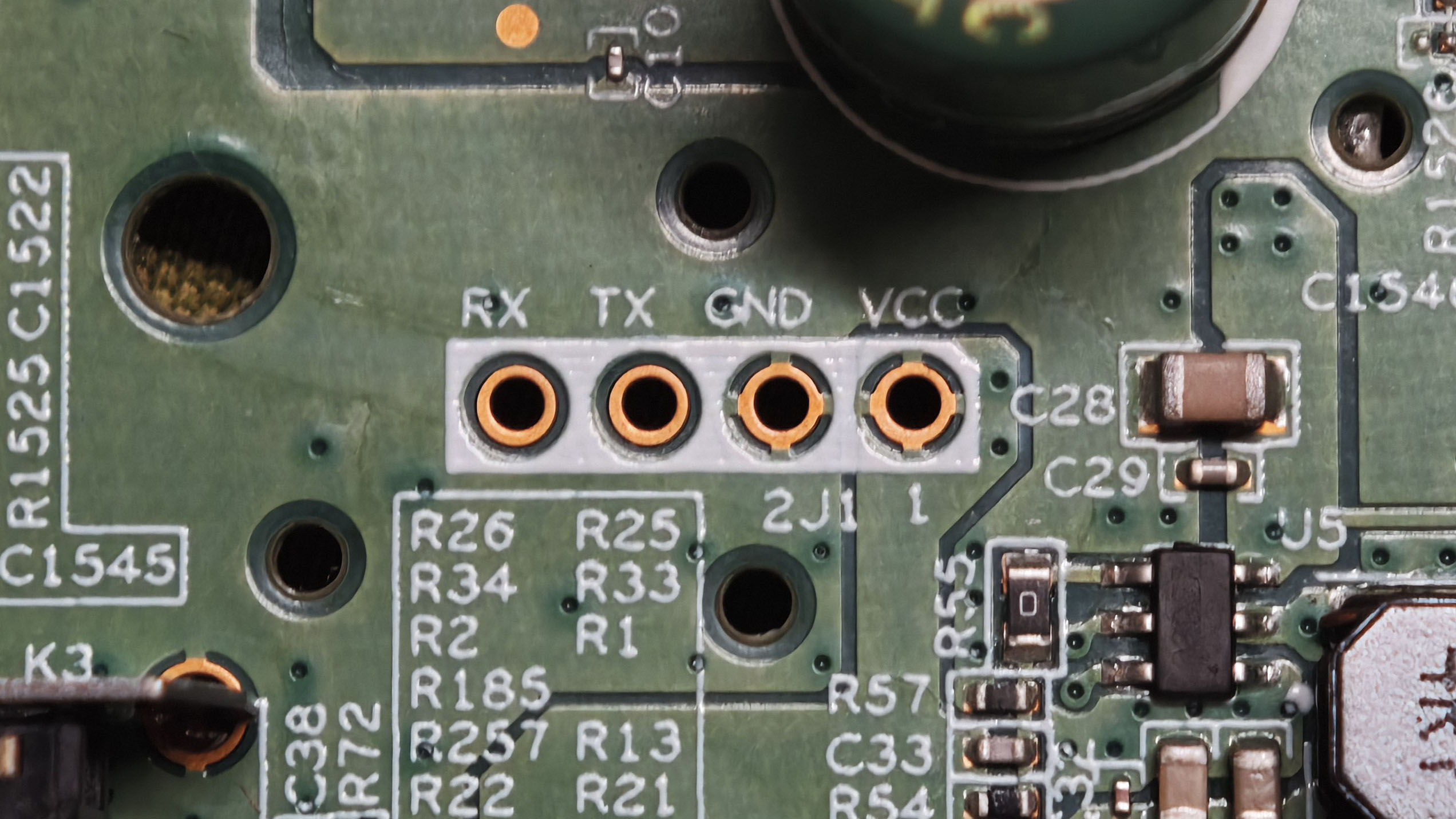 TTL 焊盘:四个通孔,丝印标注 RX TX GND VCC,靠近电源部分