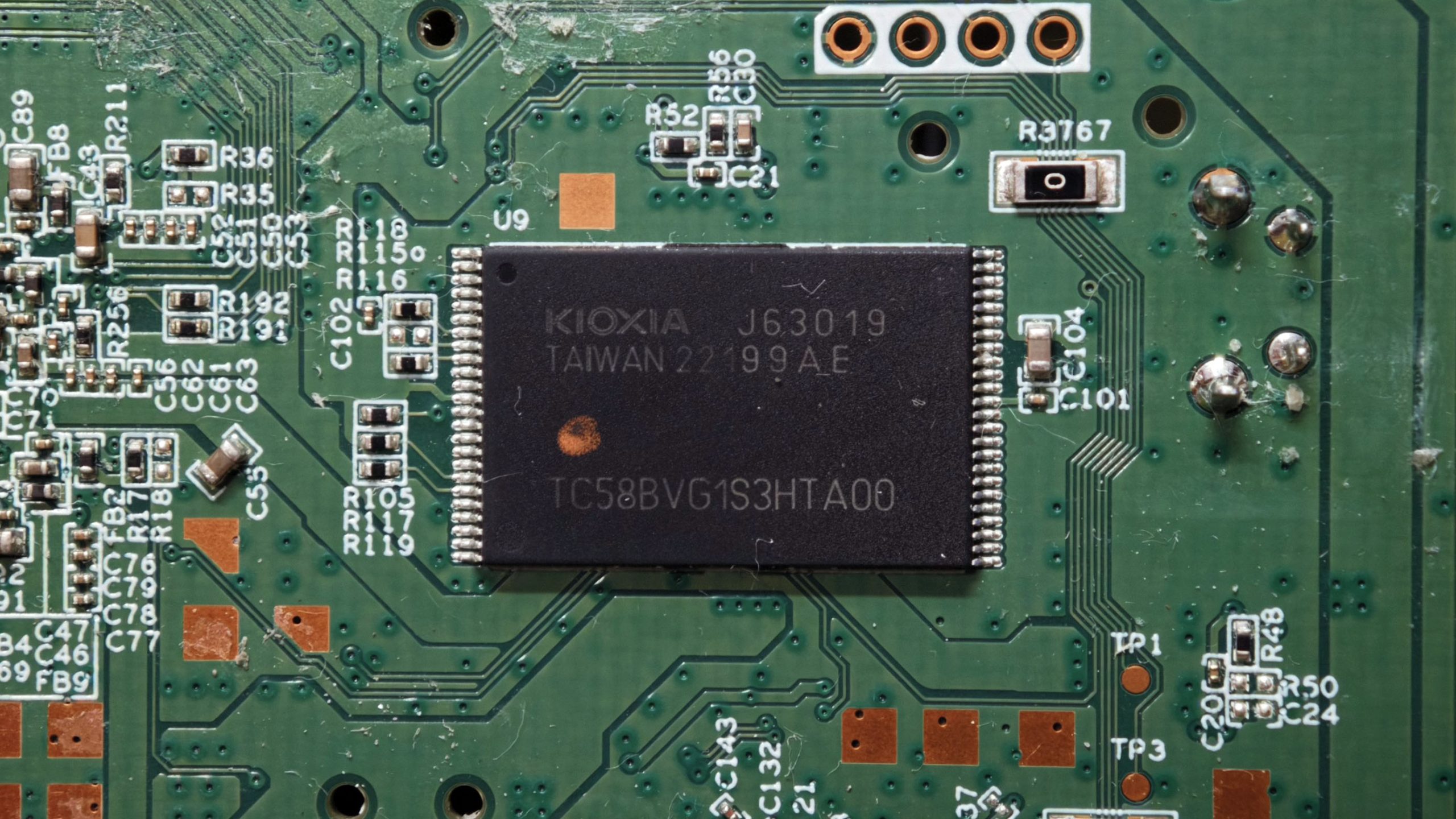 闪存芯片丝印:KIOXIA J63019 TC58BVG1S3HTA00,铠侠 SPI NAND