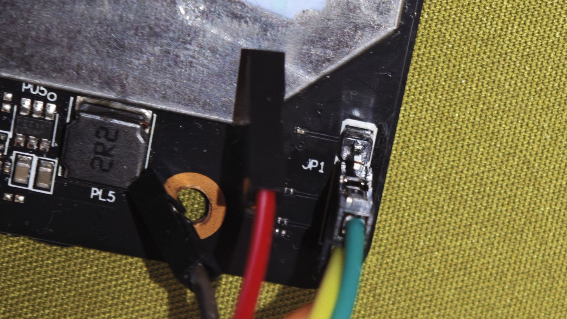 T36 Max 主板上 JP1 四孔 UART 焊盘特写,旁边可见 PL5 位号与 Wi-Fi 指示灯丝印