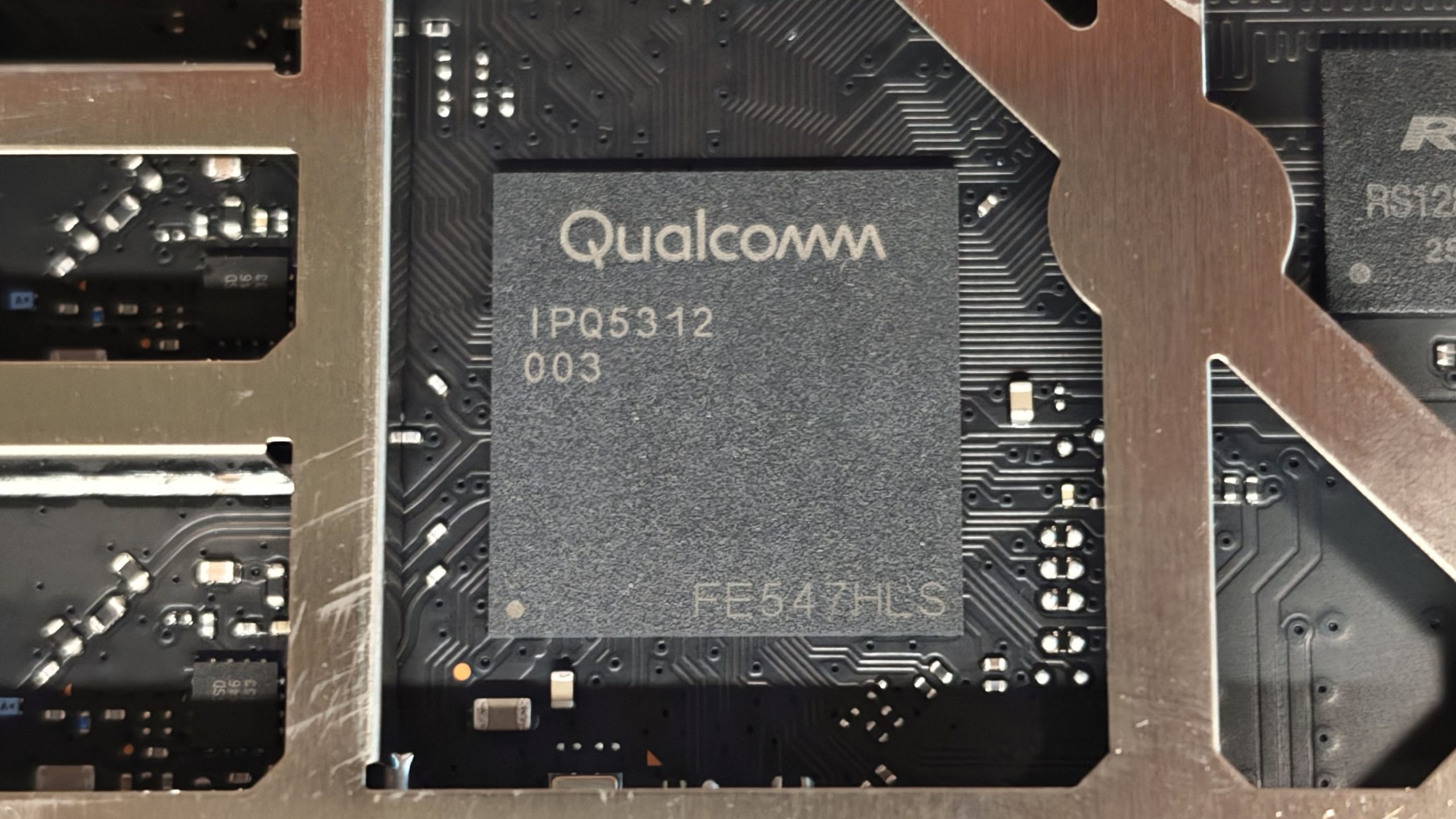 小米 BE3600 主控芯片特写,丝印为 Qualcomm IPQ5312 003
